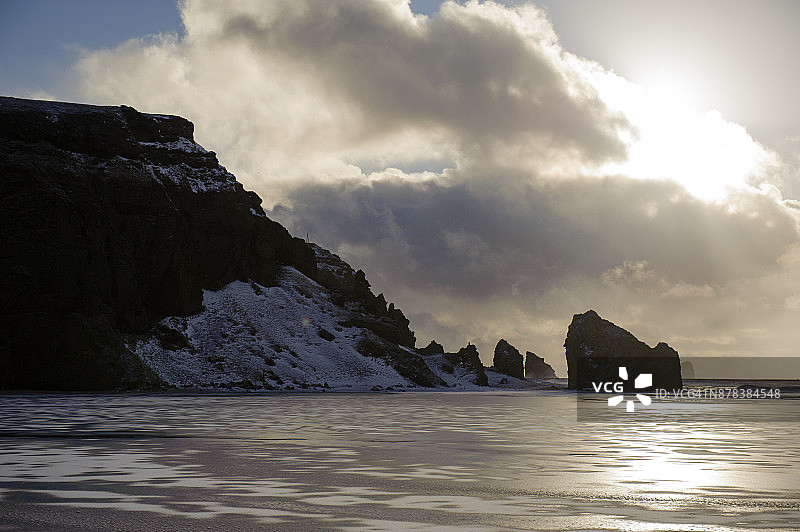 冰岛南部迪霍拉里角岩石图片素材