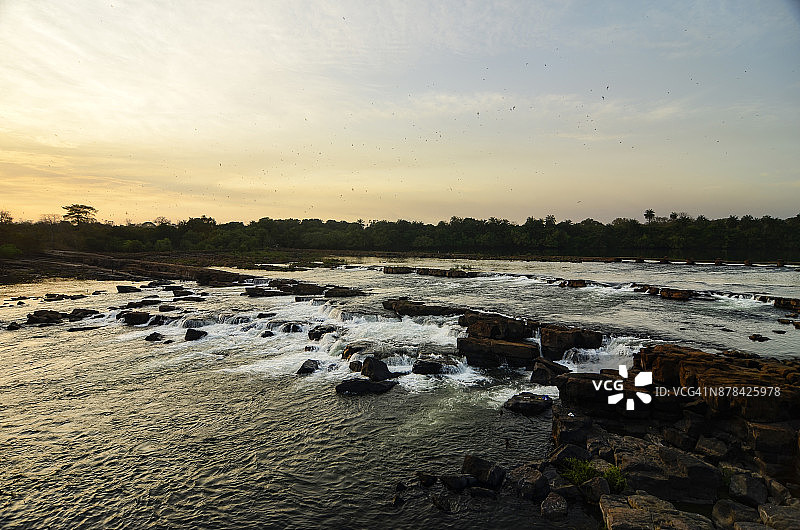 科鲁巴尔河的日落图片素材