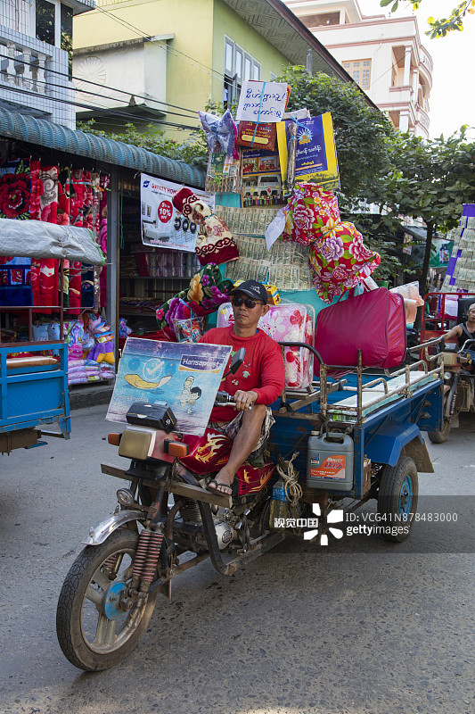 缅甸克钦邦八莫的嘟嘟车图片素材