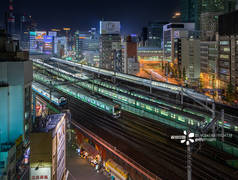 新桥之夜与火车图片素材