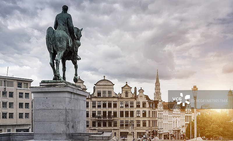 比利时布鲁塞尔艺术山上的阿尔伯特国王雕像图片素材