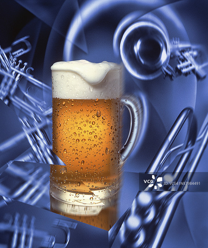 大杯啤酒图片素材