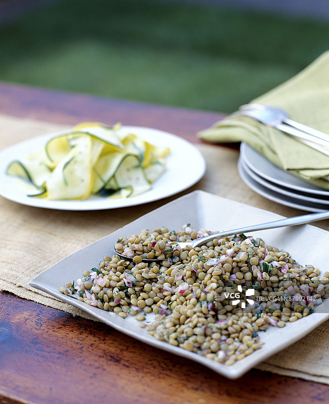 扁豆沙拉配西葫芦图片素材