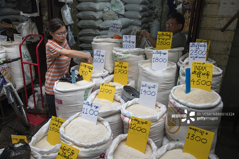 缅甸仰光唐人街第18街市场出售的大米图片素材