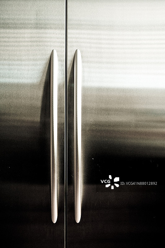 不锈钢冰箱上的门图片素材