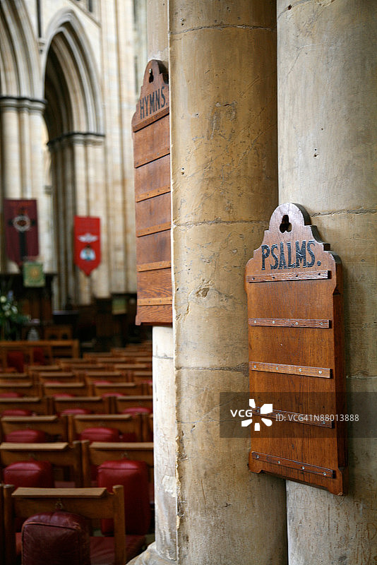 大教堂内的诗篇牌匾图片素材