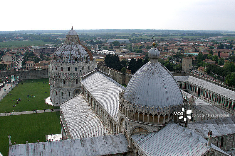 比萨大教堂、比萨洗礼堂和比萨天际线图片素材