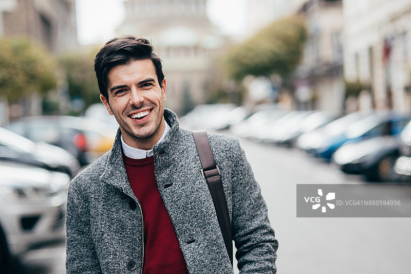 城市中的优雅男士图片素材