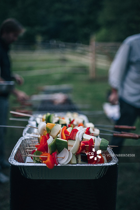 准备烹饪的烤串图片素材