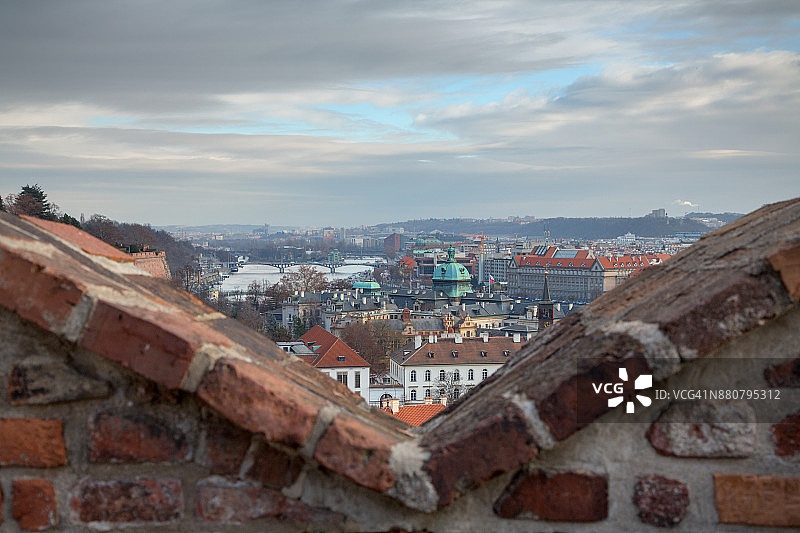 从布拉格城堡观景点看布拉格城市风光图片素材