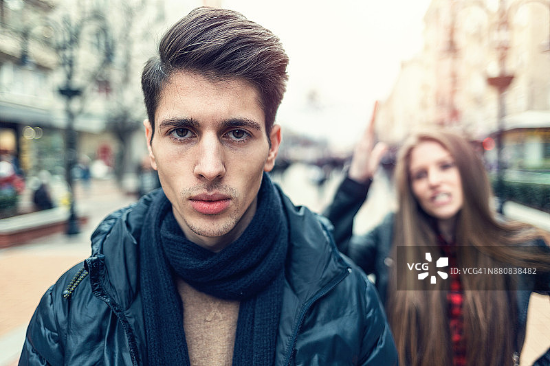 关系不睦的年轻情侣图片素材