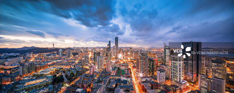 熙熙攘攘的大连图片素材