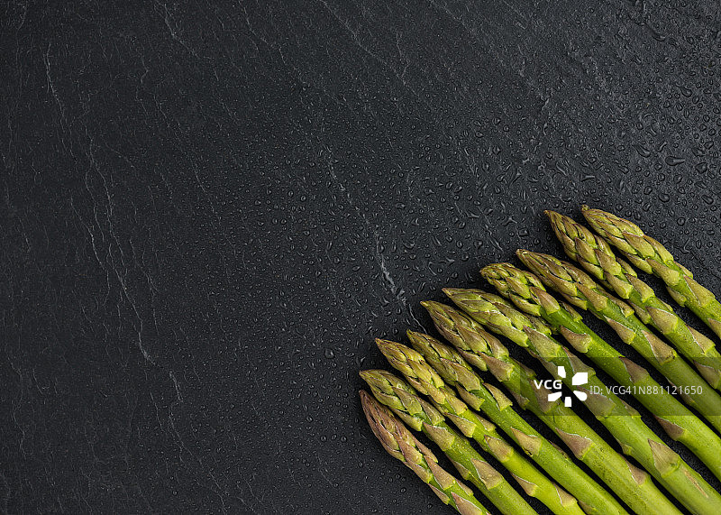 新鲜洗净的芦笋图片素材