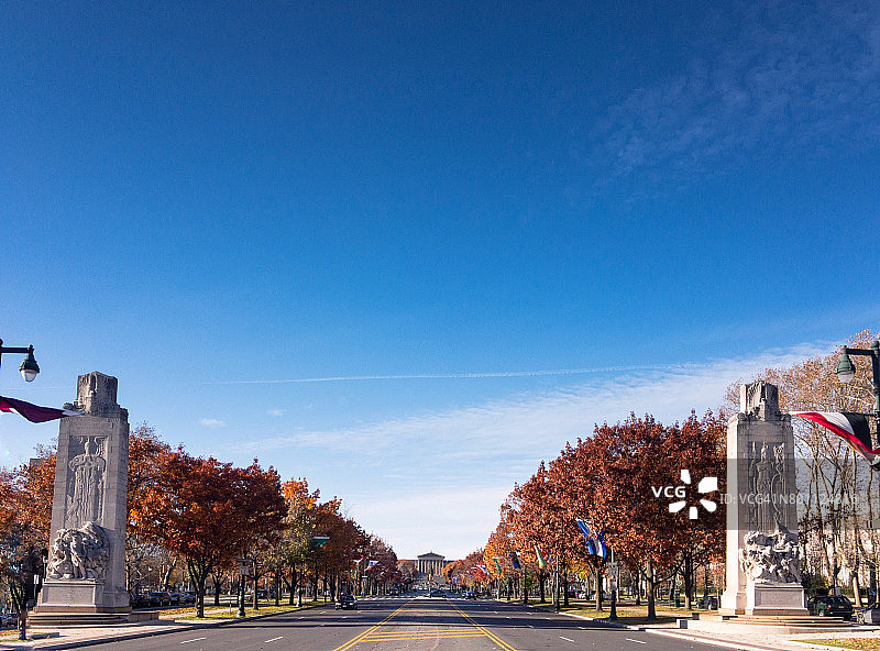 秋季本杰明·富兰克林公园路床图片素材