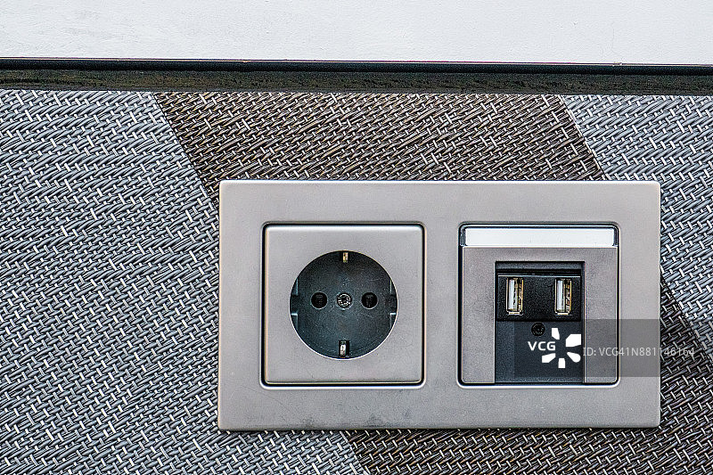 带USB充电口的插座图片素材