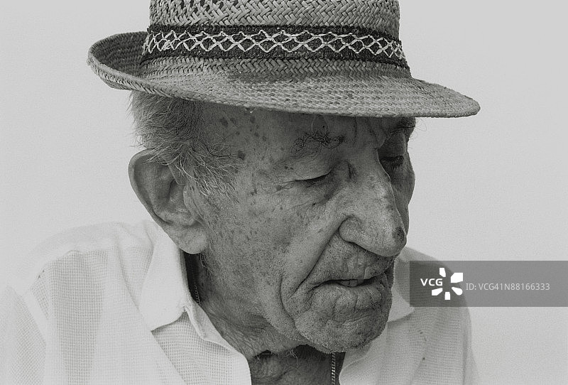 老年男人肖像图片素材