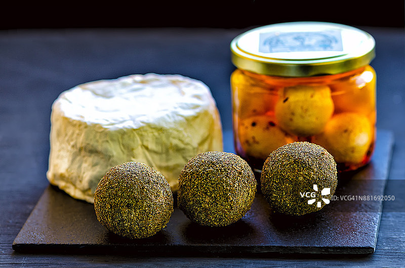 手工奶酪（克罗汀奶酪、拉巴内奶酪、贝尔珀奶酪)图片素材