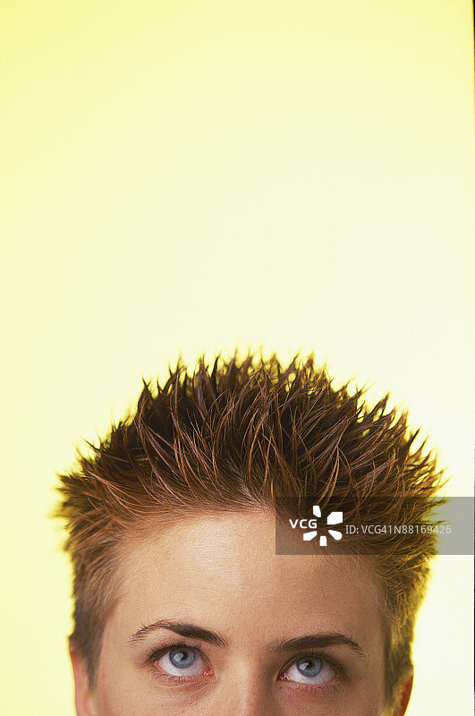 女人抬头图片素材