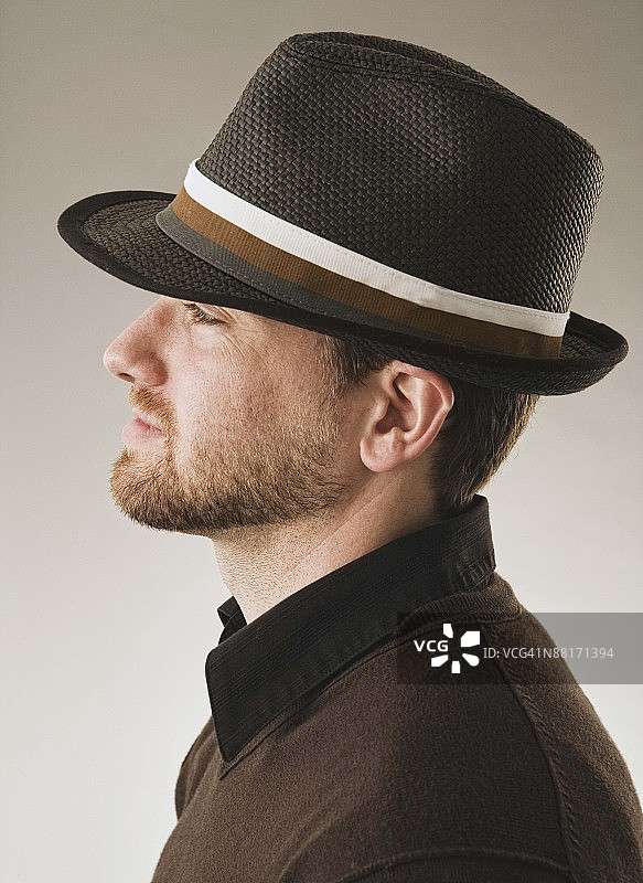 戴帽子的微笑男人图片素材