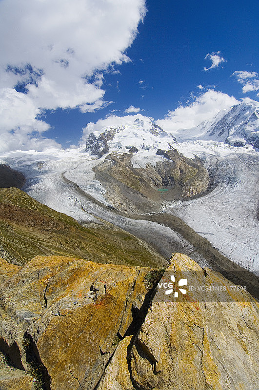 锯齿状山景图片素材