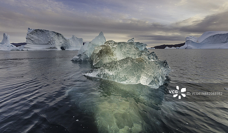 斯科斯比峡湾的冰山 - 格陵兰探险之旅图片素材
