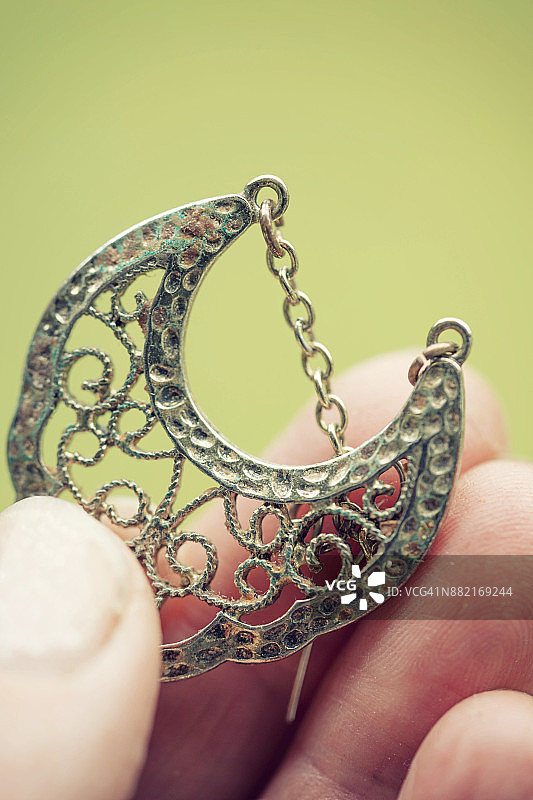 手持珠宝图片素材