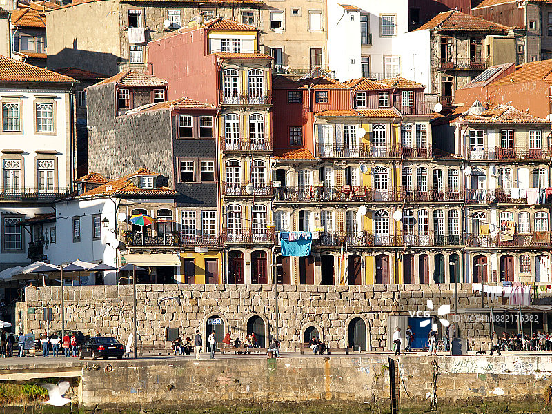 葡萄牙波尔图市房屋的典型外墙图片素材