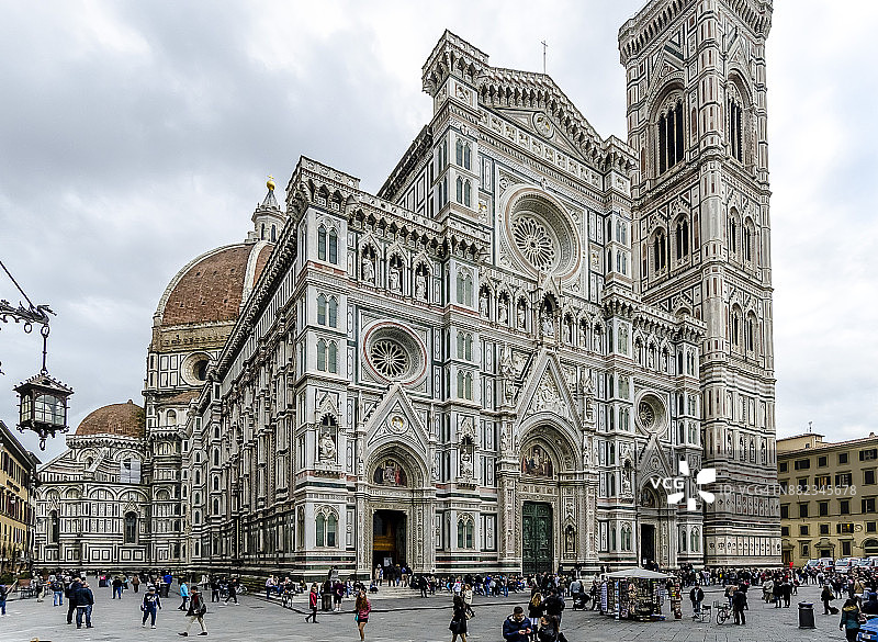 圣母百花大教堂立面和钟楼图片素材