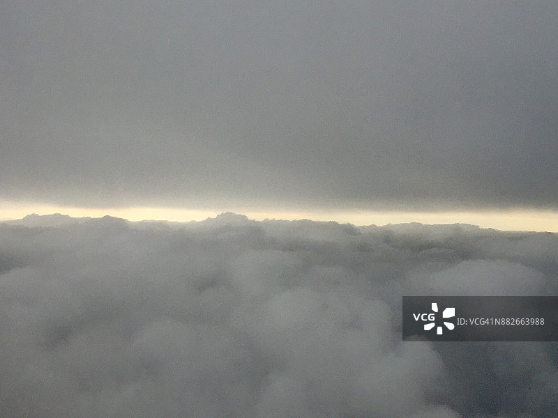 云层之上的天空景色图片素材