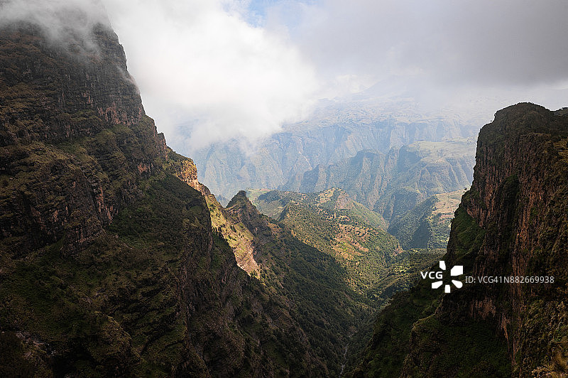 埃塞俄比亚锡门山国家公园的陡峭山谷风光图片素材