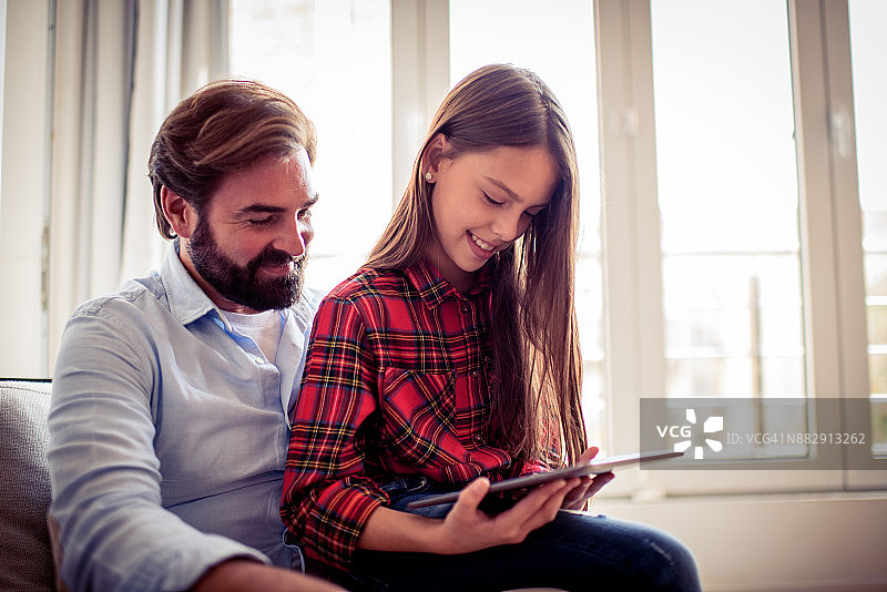 父亲和女儿图片素材
