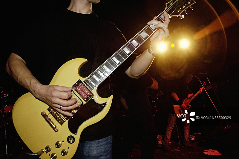 人弹吉他图片素材