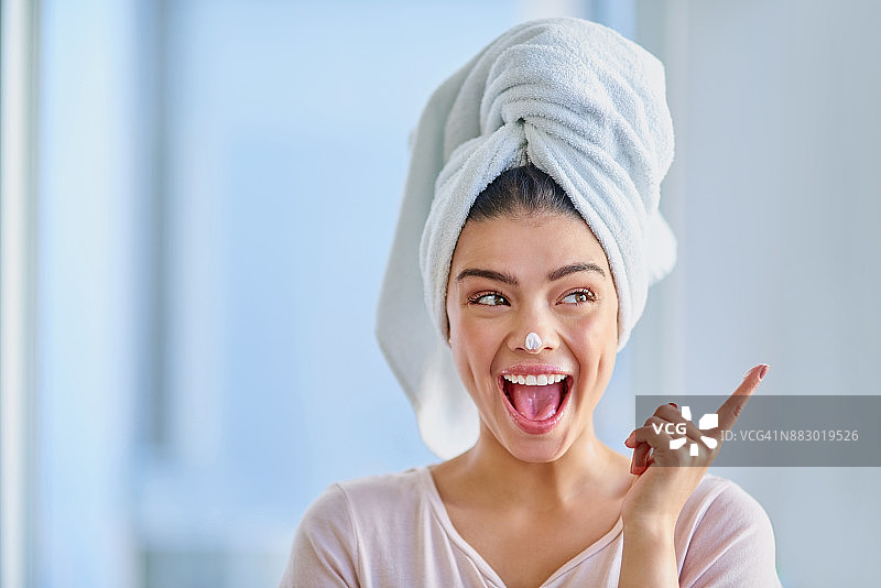 对护肤感到兴奋图片素材