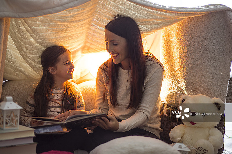 有趣的睡前仪式图片素材