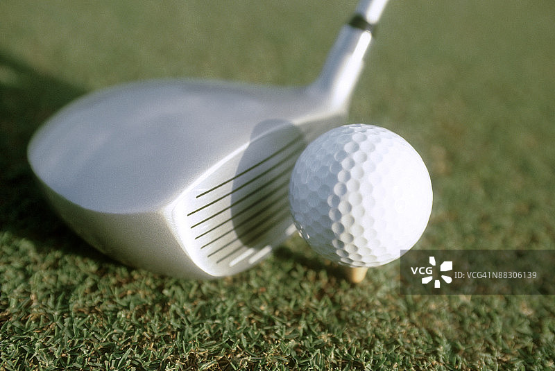 高尔夫球和球杆图片素材