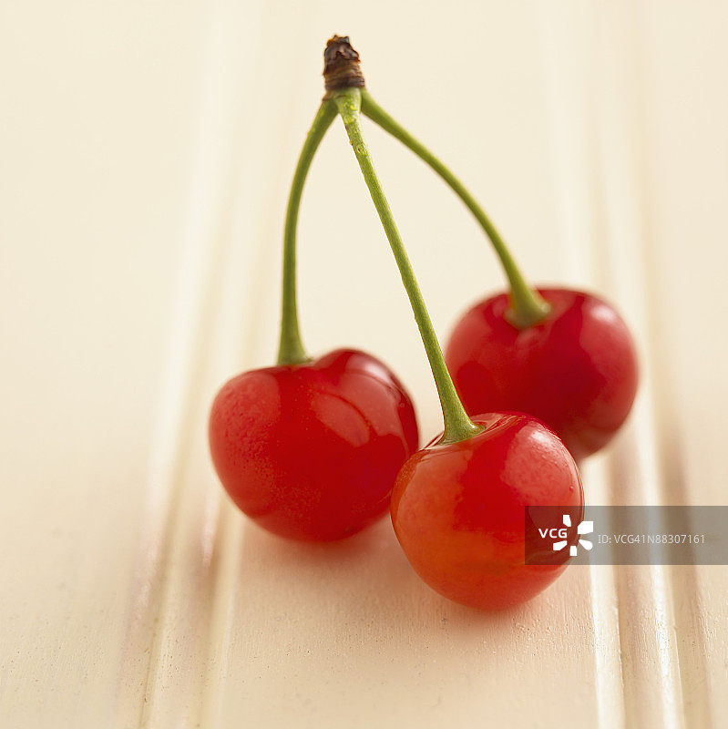 带茎的樱桃图片素材