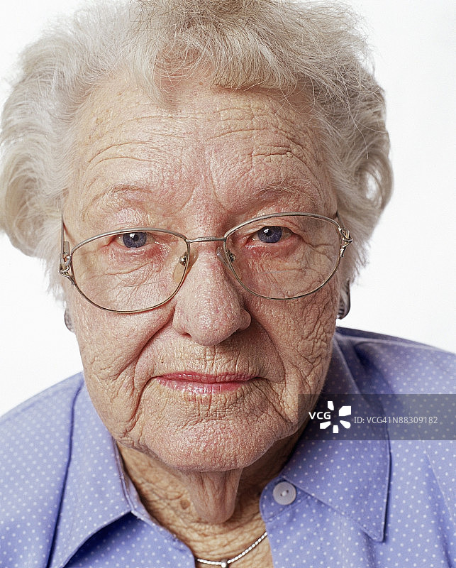 严肃的女人图片素材