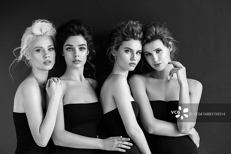 四个化了妆的漂亮女人图片素材