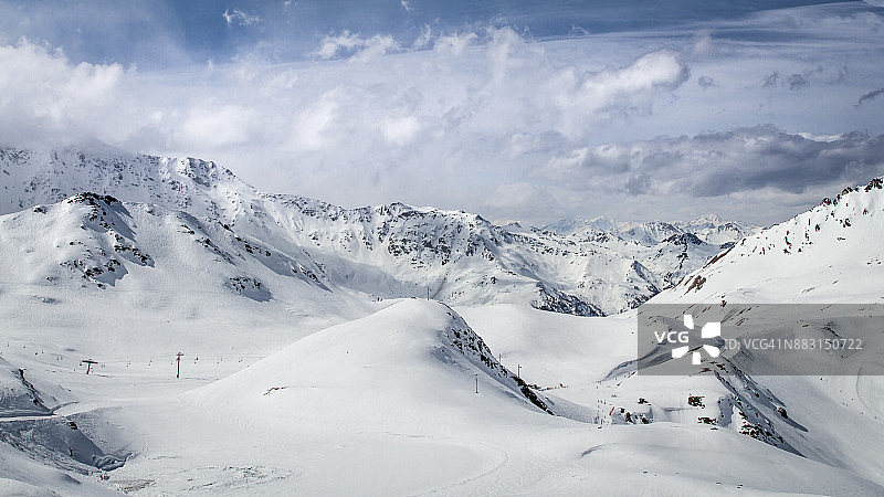 阿尔卑斯山雪山全景图片素材