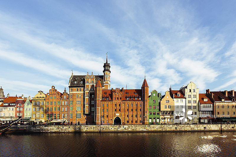 波兰格但斯克莫特拉瓦河畔的老房子图片素材