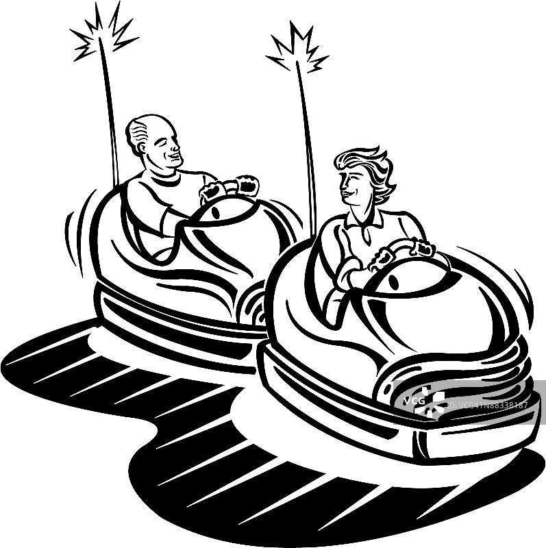 老年夫妇乘坐碰碰车图片素材