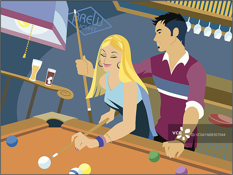 年轻的白人男女在打台球图片素材
