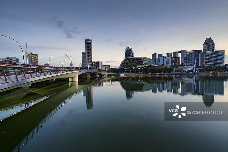 滨海艺术中心海滨大桥图片素材