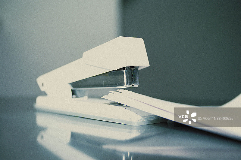 订书机和文件图片素材