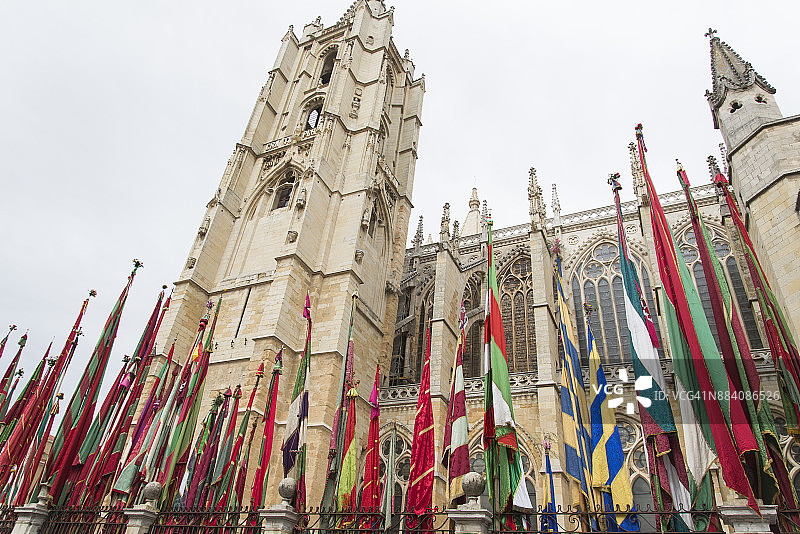 圣弗罗兰节期间莱昂省的历史旗帜图片素材