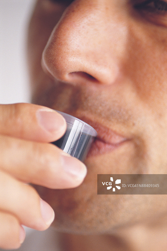 服用药物图片素材