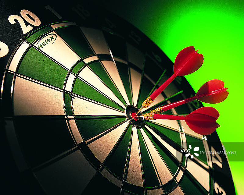 飞镖靶和飞镖图片素材