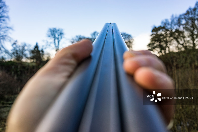 准备发射霰弹枪图片素材