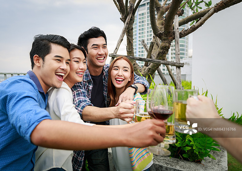 友谊与快乐派对图片素材