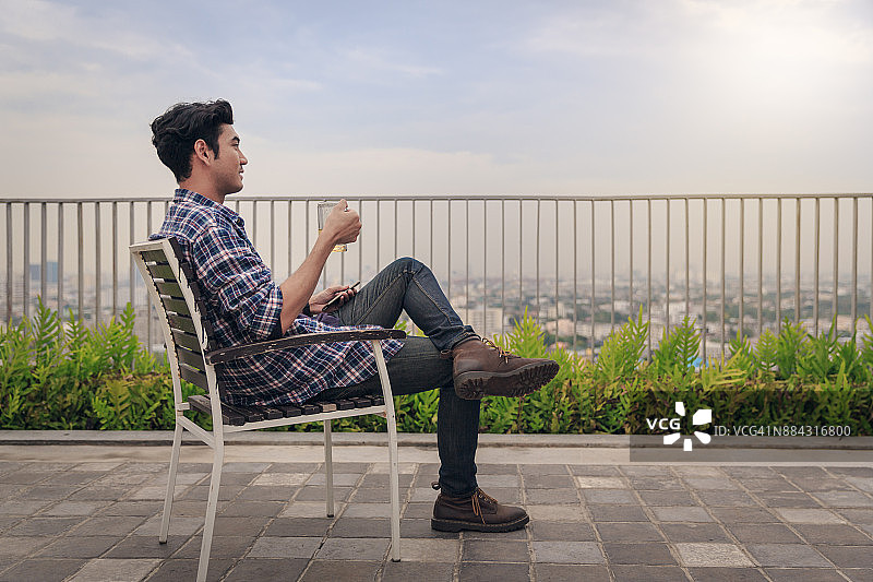 休闲的男人们图片素材